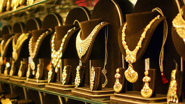 தங்கம் விலை சற்று குறையலாம் 