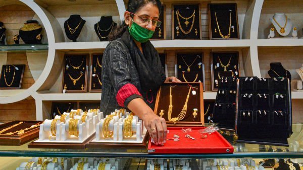 தங்கம் விலை இன்னும் குறையலாம் 