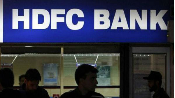 பல மோசடிகள் செய்து கடன் 