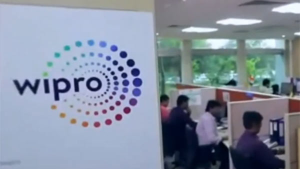 ஊழியர்களுக்குப் பதவி உயர்வு 