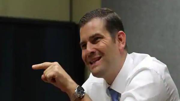 டைம்லர் இந்தியாவிலும் பணியாற்றிவர் 