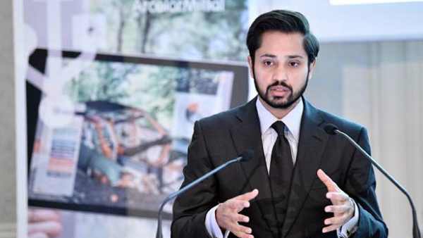 லட்சுமி மிட்டல் பதவி விலகல் 