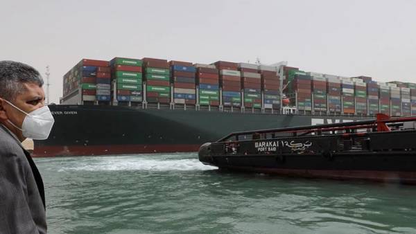 பல கப்பல்கள் முடக்கம் 