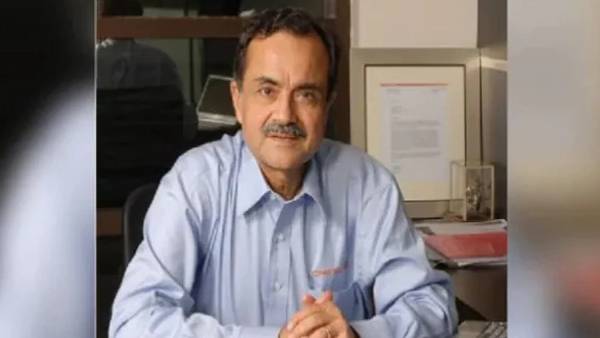 ஐஏஎஸ் அதிகாரியும் கூட 