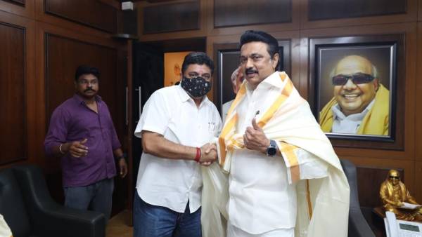  அரசியல் குடும்பம்