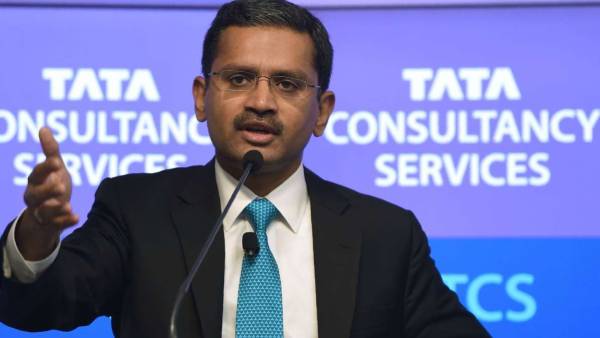 326.8 மடங்கு அதிக சம்பளம்