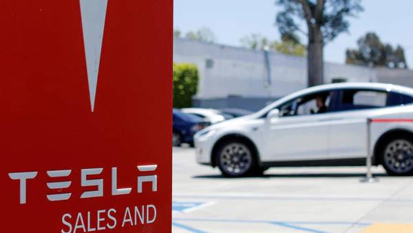  டெஸ்லா கார் பயன்படுத்தத் தடை