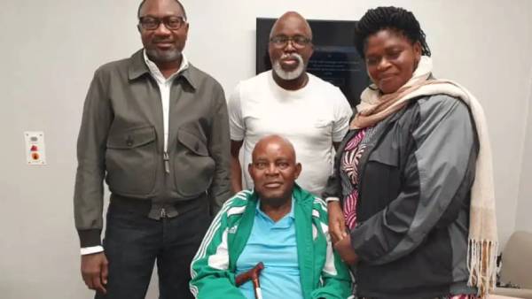 குழந்தைகளின் முகத்தில் விசித்திரமான பிரகாசம் 