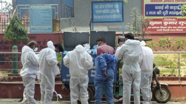 இறந்த ஊழியர்களுக்காக 