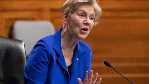  அமெரிக்கச் செனட்டார் எலிசபத் வாரன்