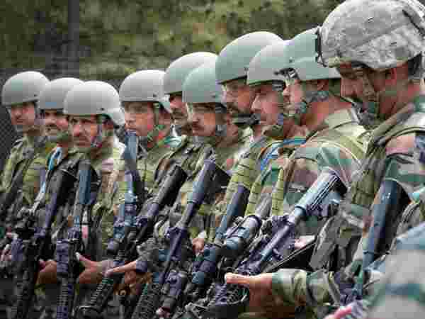 காமெண்டர், துணை ராணுவ தளபதி பதவி