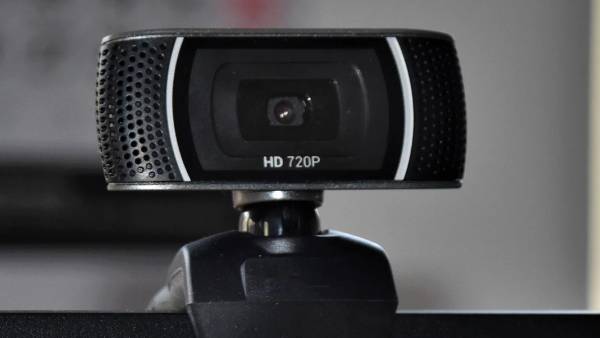 அல்பேனியா அரசு தடை 