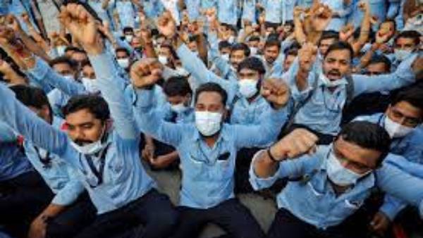 போராட்டத்தில் ஊழியர்கள்