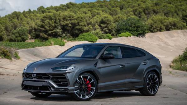 லம்போர்கினி URUS 