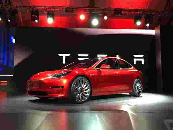 உள்நாட்டு உற்பத்தி, பொருட்கள் கொள்முதல்