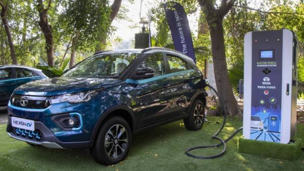 சார்ஜ் ஏற்றும் மையங்கள் 