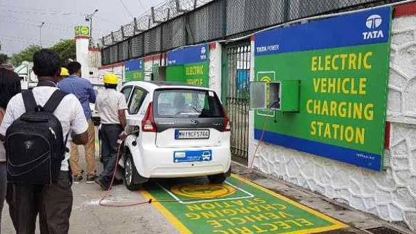 சார்ஜிங் ஸ்டேஷன் 