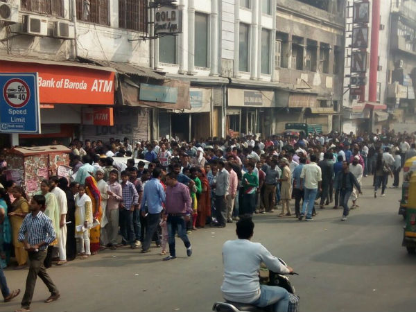 பணமதிப்பிழப்பால் தள்ளாடிய மக்கள் 