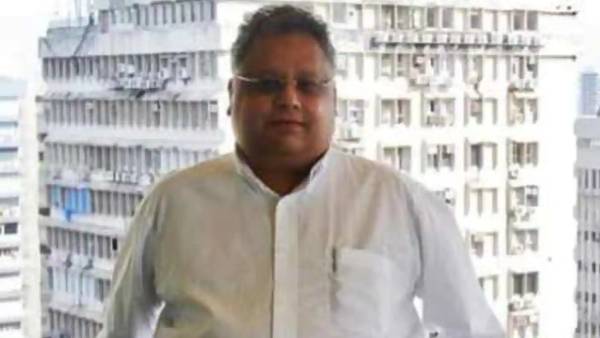 ராகேஷ் ஜூன் ஜூன்வாலா வசம் எவ்வளவு?