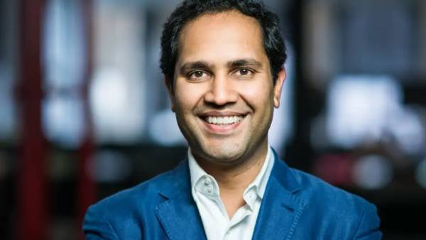 ஒரே காலில் பணி நீக்கம் 