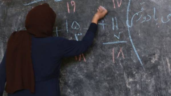  பெண்களுக்குத் தடை