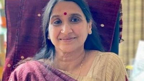  உயர் பதவியில் முதல் பெண் 