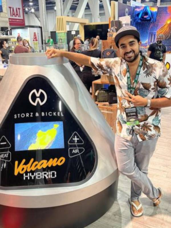  17 வயதில் மில்லியனர்