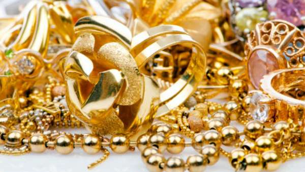  தங்கம் மீது ஆர்வம்