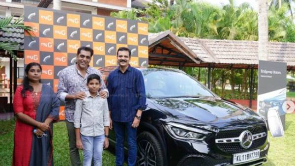  மெர்சிடிஸ் பென்ஸ் GLA கிளாஸ் 220 டி