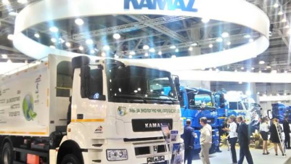 ராணுவ வாகனம் தயாரிப்பாளர்