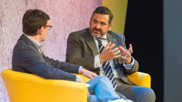  வெளிநாட்டு அதிகாரி