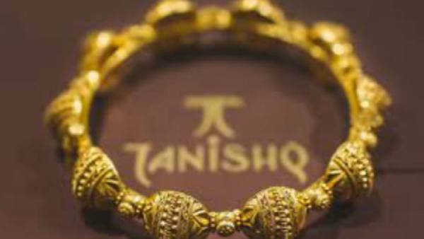  நகை மற்றும் ஆடை