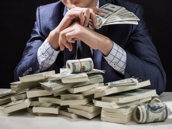 கோடீஸ்வரர்களின் வெளியேற்றம்