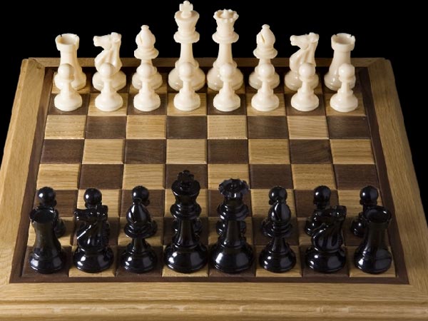 செஸ் போர்டுகளாக உள்ள கடைகள்