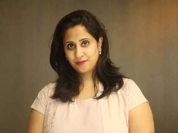 நிலிமா மோடபார்ட்டி டிவிஸ் ஆய்வகத்தின் இயக்குனர் 