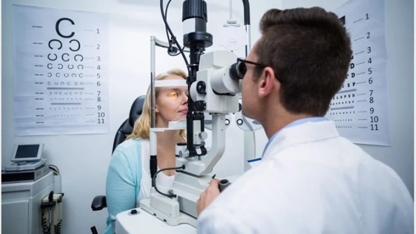 2. ஆப்டோமெட்ரிஸ்ட்