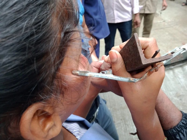 உலோகத் துண்டுகள் அகற்றம்