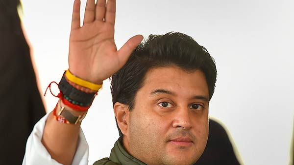 மாணவிக்கு உதவி 