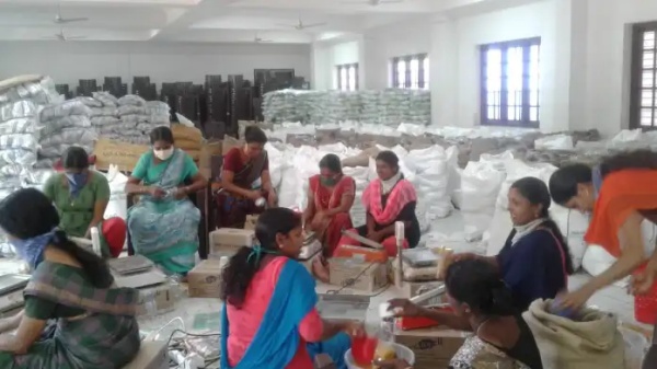 குடும்பஸ்ரீ மற்றும் சிறு கடைகள்