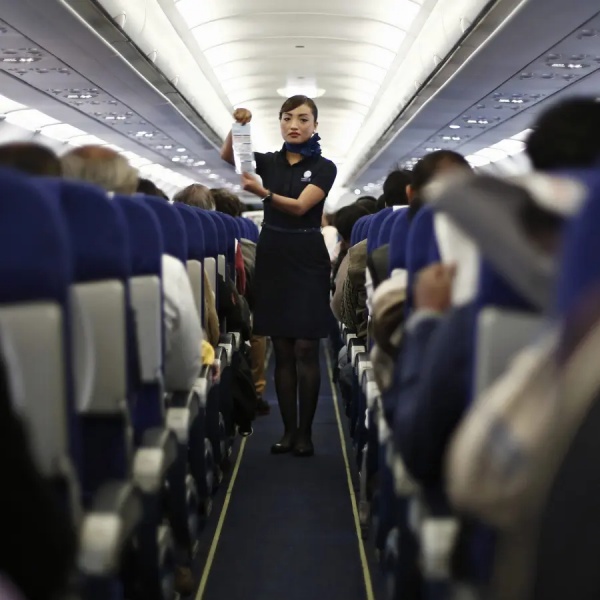 பைலட் மற்றும் கேபின் க்ரூ