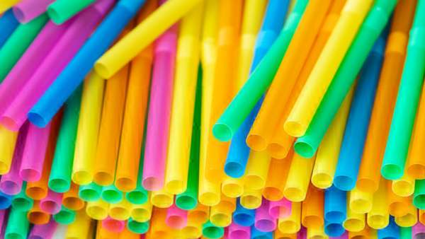 பிளாஸ்டிக் ஸ்டிராக்கள் 