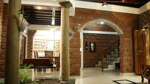 பார்த்து பார்த்து கட்டிய வீடு 