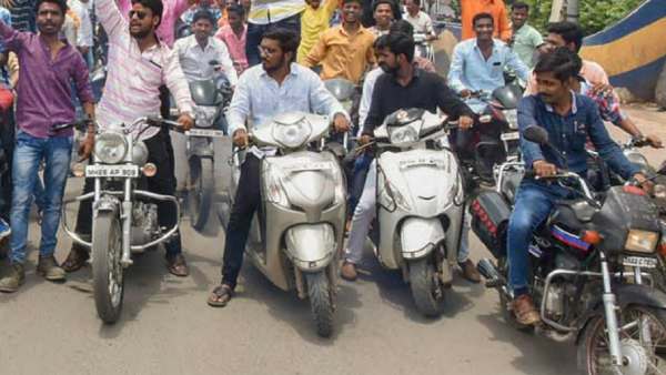 இரண்டு ஓட்டுநர் உரிமங்கள் 