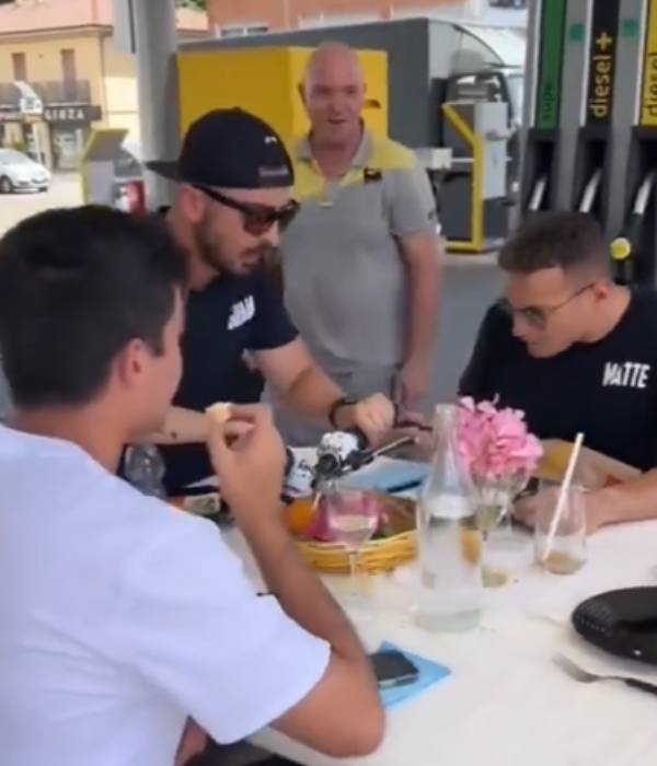 இப்படி ஒரு டைனிங் டேபிளா? 