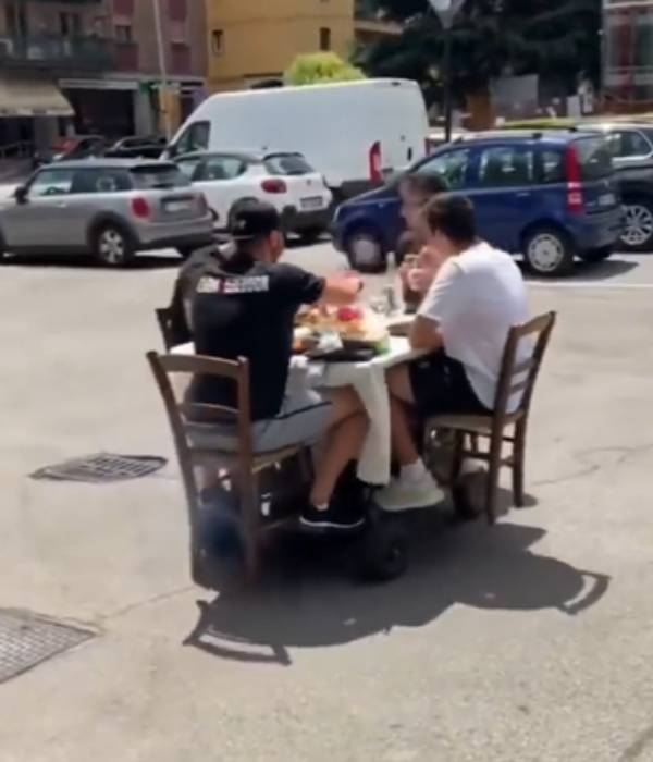 மொபைல் டைனிங் டேபிள் 