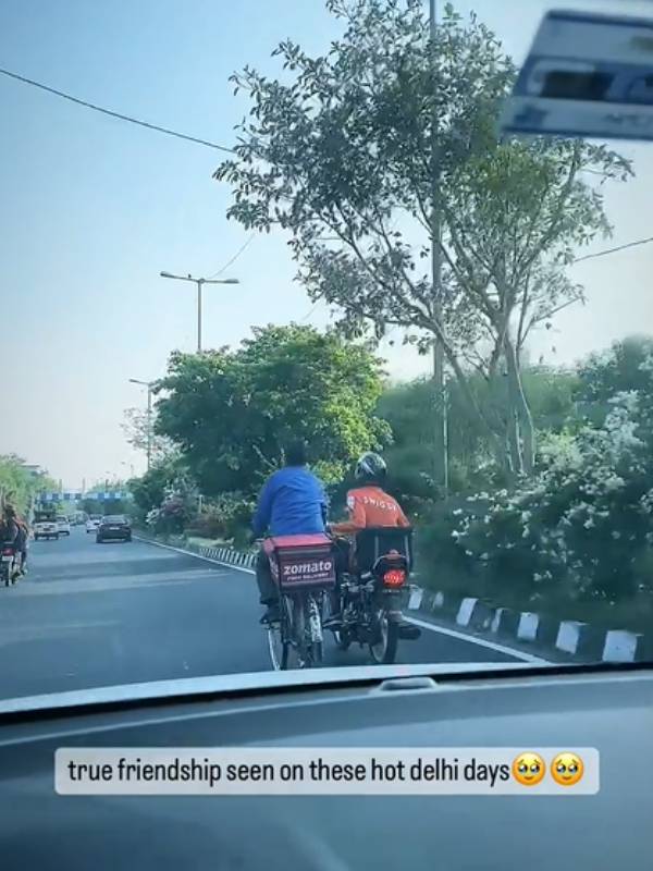  வேலையால் பிரிக்கப்பட்டாலும்- நட்பால் இணைப்பு 