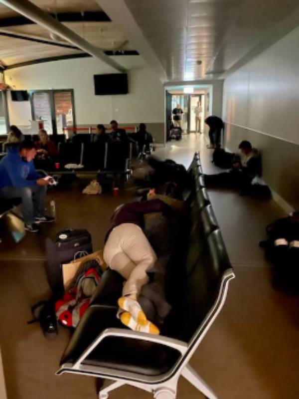 நாற்காலியில் தூக்கம்