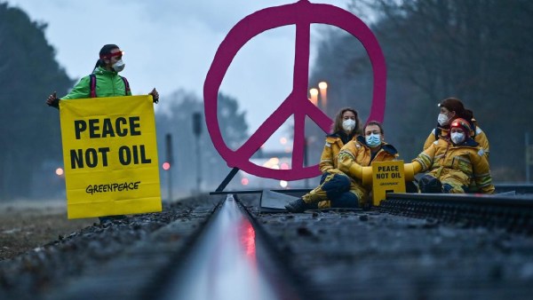 பொருளாதாரம் மற்றும் வர்த்தகத் தடை 