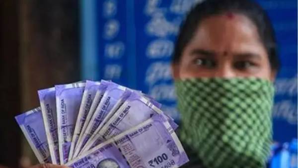 குடும்ப தலைவிகளுக்கு மாதம் ரூ.1000 