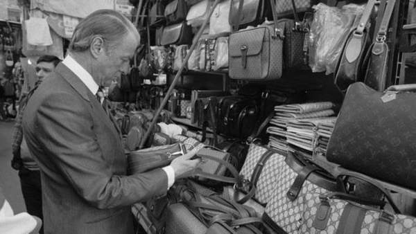 வாடிக்கையாளர்கள் ஈர்ப்பு 